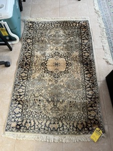 TAN & BLACK ORIENTAL RUG - COUNTRY OF ORIGIN TURKEY - 60''x38''