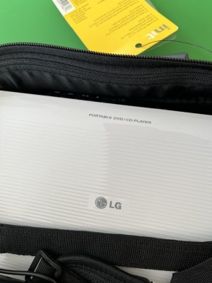 LG PORTABLE DVD/CD PLAYER WITH ACCESSORIES (LIKE NEW / IN BAG)