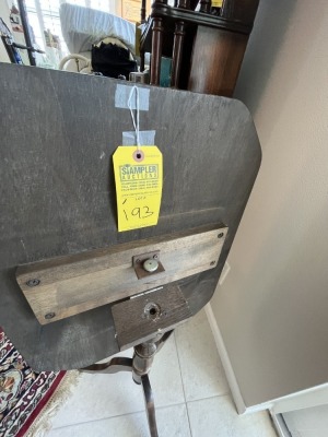 DECORATIVE TABLE