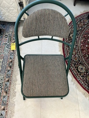 GREEN FOLDING CHAIRS WITH MULTI-COLOR PADDED FABRIC