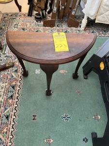 CHIPPENDALE CLAW FOOT MINI STAND