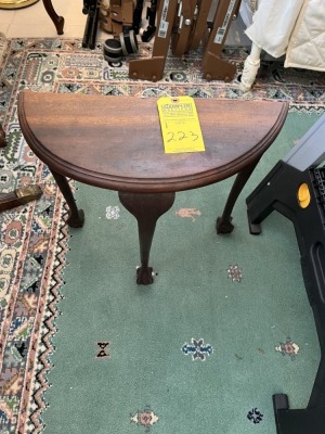 CHIPPENDALE CLAW FOOT MINI STAND