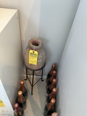 DECORATIVE VASE IN STAND