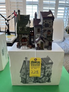CHRISTMAS DECOR - DEPARTMENT 56 - HERITAGE VILLAGE COLLECTION - FAGIN'S HIDEAWAY