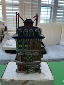 CHRISTMAS DECOR - DEPARTMENT 56 - HERITAGE VILLAGE COLLECTION - THE FLAT OF EBENEEZER SCROOGE