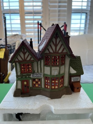 CHRISTMAS DECOR - DEPARTMENT 56 - HERITAGE VILLAGE COLLECTION - HEMBLETON PEWTERER
