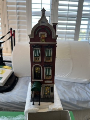 CHRISTMAS DECOR - DEPARTMENT 56 - HERITAGE VILLAGE COLLECTION - BEEKMAN HOUSE