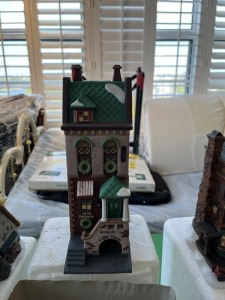 CHRISTMAS DECOR - DEPARTMENT 56 - HERITAGE VILLAGE COLLECTION - SPRING STREET COFFEE HOUSE