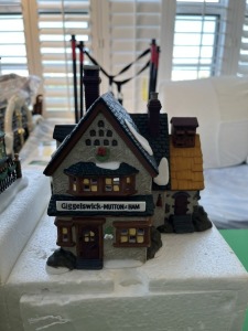 CHRISTMAS DECOR - DEPARTMENT 56 - HERITAGE VILLAGE COLLECTION - GIGGLESWICK MUTTON & HAM