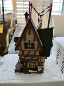CHRISTMAS DECOR - DEPARTMENT 56 - HERITAGE VILLAGE COLLECTION - MELANCHOLY TAVERN