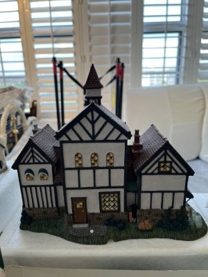 CHRISTMAS DECOR - DEPARTMENT 56 - HERITAGE VILLAGE COLLECTION - BURWICKGLEN GOLF CLUBHOUSE