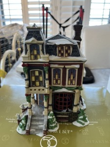CHRISTMAS DECOR - DEPARTMENT 56 - HERITAGE VILLAGE COLLECTION - DICKEN'S VILLAGE SET
