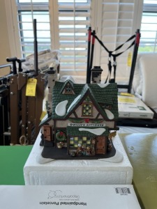 CHRISTMAS DECOR - DEPARTMENT 56 - HERITAGE VILLAGE COLLECTION - QUILLY'S ANTIQUES