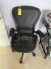 BLACK ROLLING OFFICE CHAIR