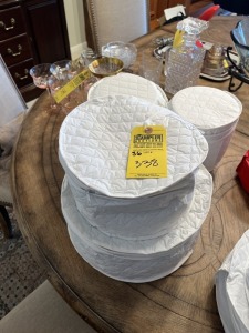 PLASTIC HOLIDAY PLATES & BOWLS