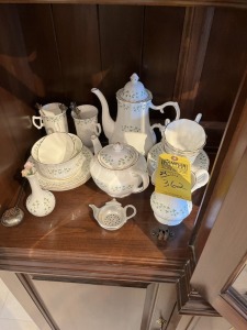 PIECES ROYAL TARA FLORAL CHINA - MADE IN IRELAND