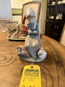 LLADRO FIGURINE - GIRL WITH DUCKS