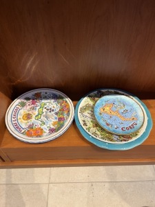ASSORTED COLLECTIBLE TILE WITH PLATES