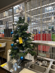 ARTIFICIAL DECORATED CHRISTMAS TREE - 4' TALL (LOCATED IN CLEWISTON, FL)