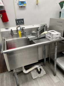 STAINLESS STEEL SINK - 38''W x 24''D (LOCATED IN CLEWISTON, FL)