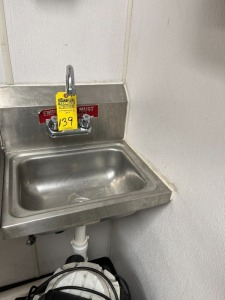 SMALL STAINLESS STEEL SINK (LOCATED IN CLEWISTON, FL)