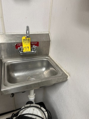 SMALL STAINLESS STEEL SINK (LOCATED IN CLEWISTON, FL)