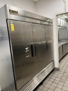 TRUE 3-DOOR REACH-IN FREEZER (LOCATED IN OKEECHOBEE, FL - #34767)