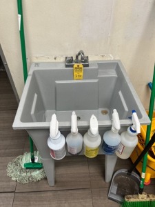 UTILITY SINK (LOCATED IN OKEECHOBEE, FL - #7007)