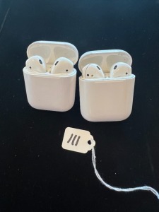PAIR APPLE AIR PODS