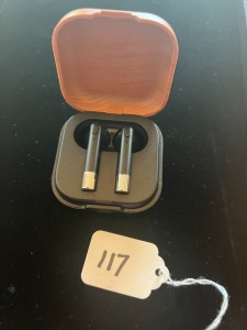 PAIR WIRELESS AIRBUDS