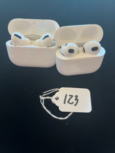 PAIR APPLE AIR PODS