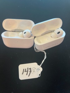 APPLE AIR PODS - RIGHT ONLY WITH CASE