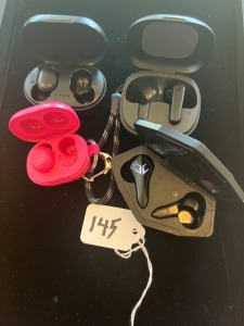 ASSORTED AIRBUD CASES WITH 1 AIRBUD EACH