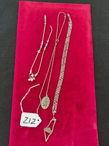ASSORTED CHAINS / NECKLACES (BROKEN)