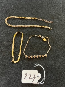 ASSORTED BRACELETS / ANKLETS