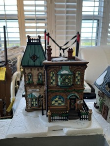 CHRISTMAS DECOR - DEPARTMENT 56 - HERITAGE VILLAGE COLLECTION - THOMAS MUDGE TIMEPIECES