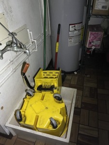 LOT - MOP BUCKET & SWEEPER (LOCATED IN CAPE CORAL, FL - #24913)