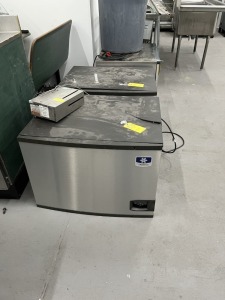 MANITOWAC ICE MAKER (CRACK IN LID) (LOCATED IN PEMBROKE PARK, FL)