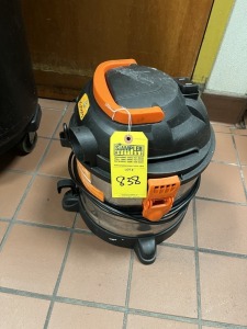 SMALL KUBOTA SHOP VAC (LOCATED IN PLANTATION, FL)
