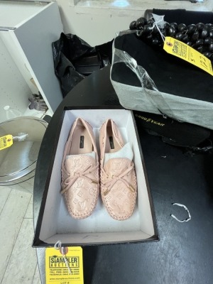 LOUIS VUITTON PINK MOCCASINS - SIZE 39