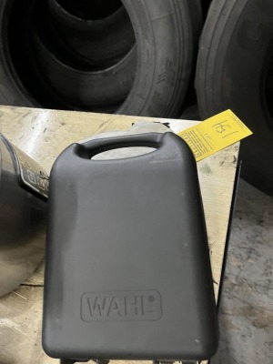 WAHL CLIPPER IN CASE WITH ATTACHMENTS & CHARGER