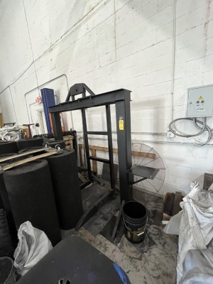 LARGE PRESS WITH NO HYDRAULICS