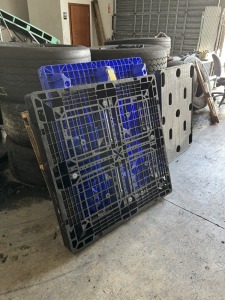PLASTIC PALLETS - ASSORTED SIZES