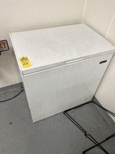 MAGIC CHEF SMALL CHEST FREEZER