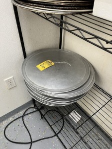 ASSORTED PIZZA PANS