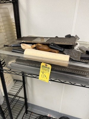ASSORTED KITCHEN UTENSILS