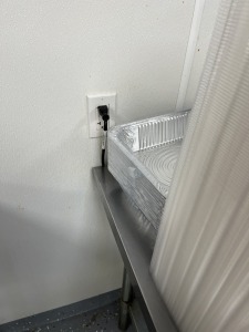 ASSORTED PLASTIC & METAL DISPOSABLE TRAYS