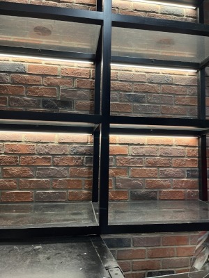 METAL SHELVING UNITS WITH LIGHTS