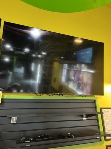 FLAT SCREEN TELEVISION - 55''