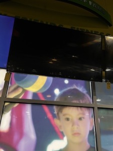TCL FLAT SCREEN TELEVISION - 55''